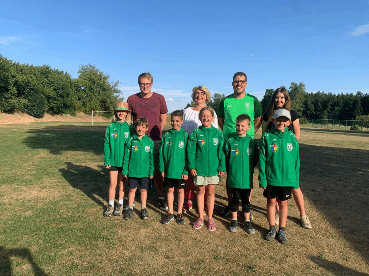 Neue Trainingsjacken für unsere Faustball-U10